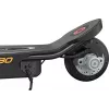 Elektriskais skrejritenis Razor Power Core E90 — 12V svina skābes akumulators, 16 km/h, tērauda rāmis, cietie riteņi, slodze 54 kg
