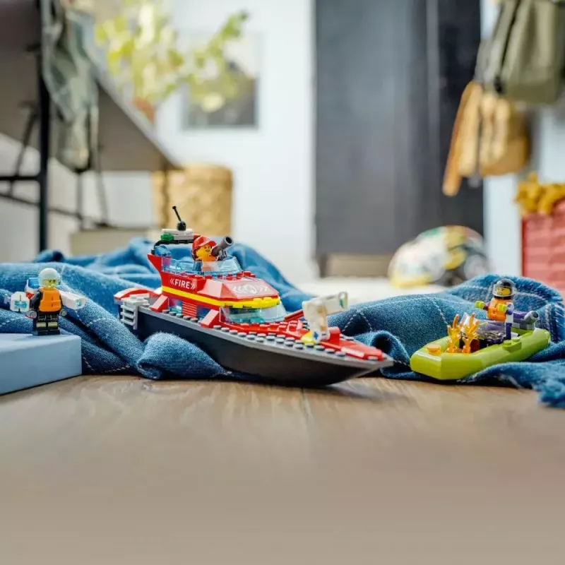 LEGO ugunsdzēsības glābšanas laiva 60373 — City sērija, 144 gab., 3 minifigūras, 5+ gadiem