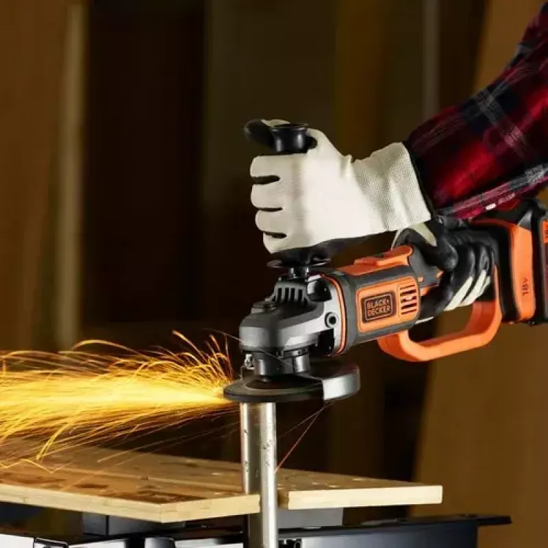 Leņķa slīpmašīna Black & Decker BCG720N — bezvada 18V Li-Ion, 12.5 cm disks, līdz 8600 RPM, 3 roktura pozīcijas