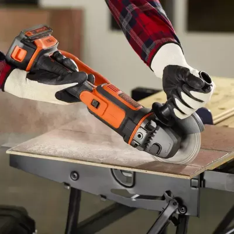 Leņķa slīpmašīna Black & Decker BCG720N — bezvada 18V Li-Ion, 12.5 cm disks, līdz 8600 RPM, 3 roktura pozīcijas