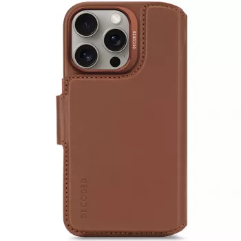 Decoded ādas noņemams maciņš iPhone 16 Pro — brūns, īsta āda, mikrošķiedra, 6.3 collu ekrāns, 3 karšu kabatas