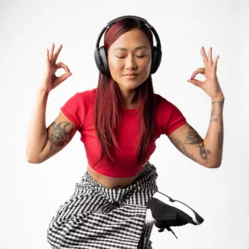 Austiņas Skullcandy Crusher Evo — bezvadu un vadu virsgalvas austiņas, Bluetooth 5.0, 40 h akumulators, USB-C, 3.5 mm, salokāmas, melnas