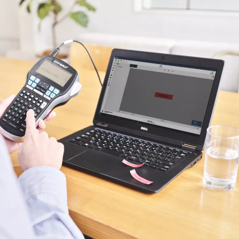 DYMO LabelManager 420P portatīvais etiķešu printeris ar uzlādējamu akumulatoru, ABC tastatūru, 4 D1 lentes ruļļiem un somu