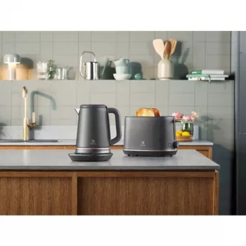 Electrolux E7K16BP elektriskā tējkanna 1.7 L 2400 W Melna, Vara