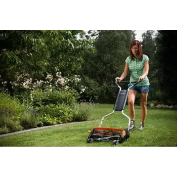 Manuālais ruļļveida zāles pļāvējs Fiskars 113880, griešanas platums 116.8 cm