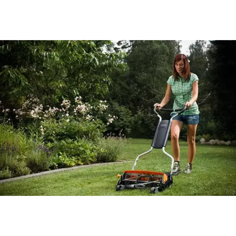 Manuālais ruļļveida zāles pļāvējs Fiskars 113880, griešanas platums 116.8 cm