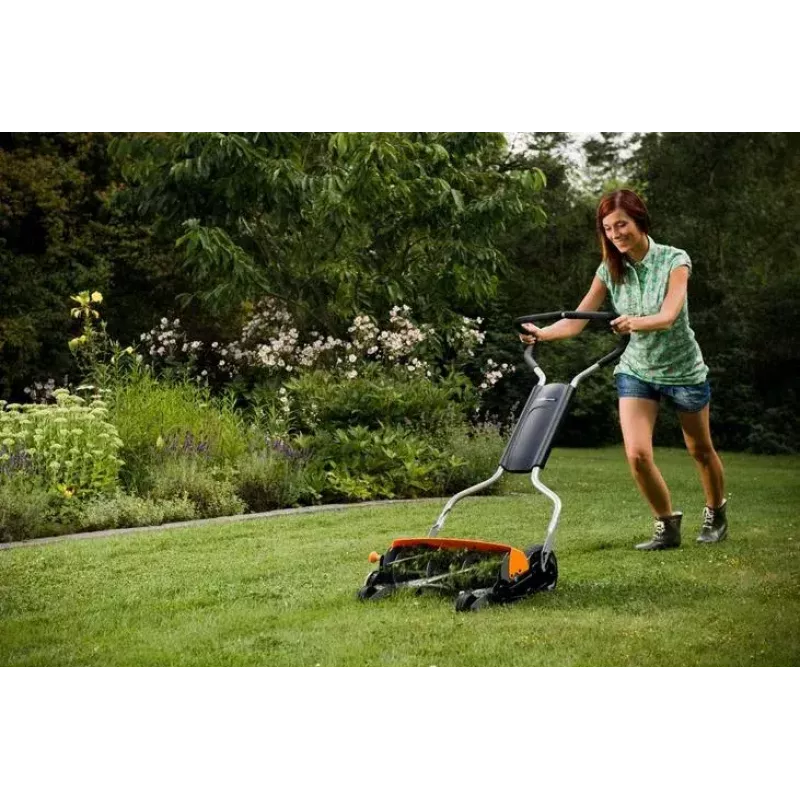Manuālais ruļļveida zāles pļāvējs Fiskars 113880, griešanas platums 116.8 cm