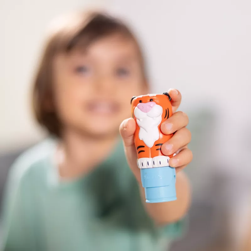 Melissa & Doug Sticker WOW! 24 lappušu aktivitāšu bloks un uzlīmju zīmogs, 300 uzlīmes, mākslas un rokdarbu fidget rotaļlieta, kolekcionējams tēls – Tīģeris - FSC sertificēts