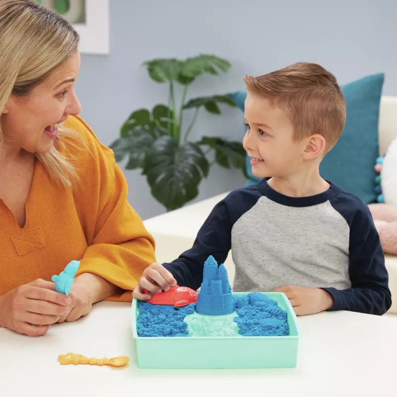 Kinetic Sand Smilšu Kastes Komplekts, 1lb Zilas Formējamas Smiltis, 4 Instrumenti un Veidnes, Uzglabāšana, Sensorā Rotaļlieta Bērniem no 3 Gadiem