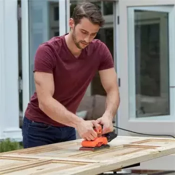 Orbitālā slīpmašīna Black & Decker BEW220