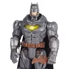 Spin Master Batman 30 cm Deluxe rotaļu darbības figūra, sitiena un mešanas funkcija, 5 piederumi, gaismas un skaņas efekti, no 4 gadiem