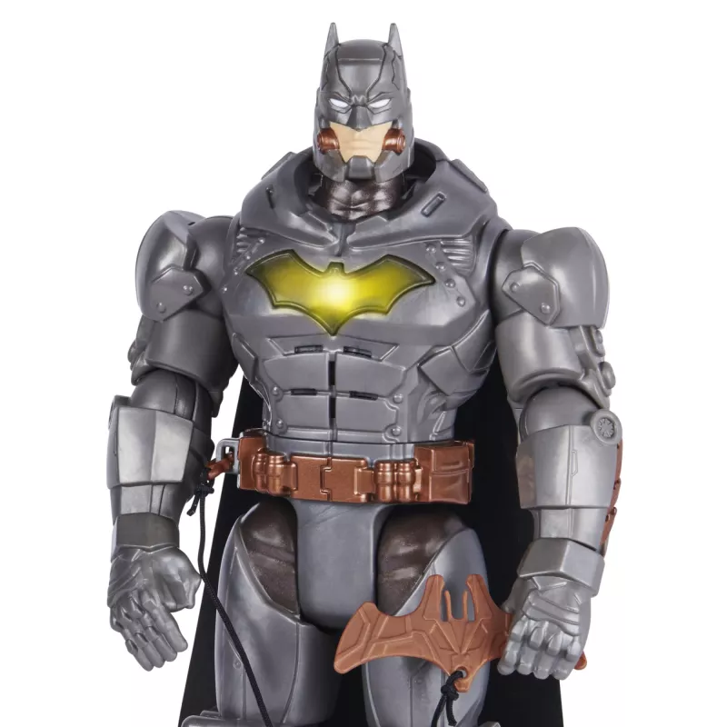 Spin Master Batman 30 cm Deluxe rotaļu darbības figūra, sitiena un mešanas funkcija, 5 piederumi, gaismas un skaņas efekti, no 4 gadiem