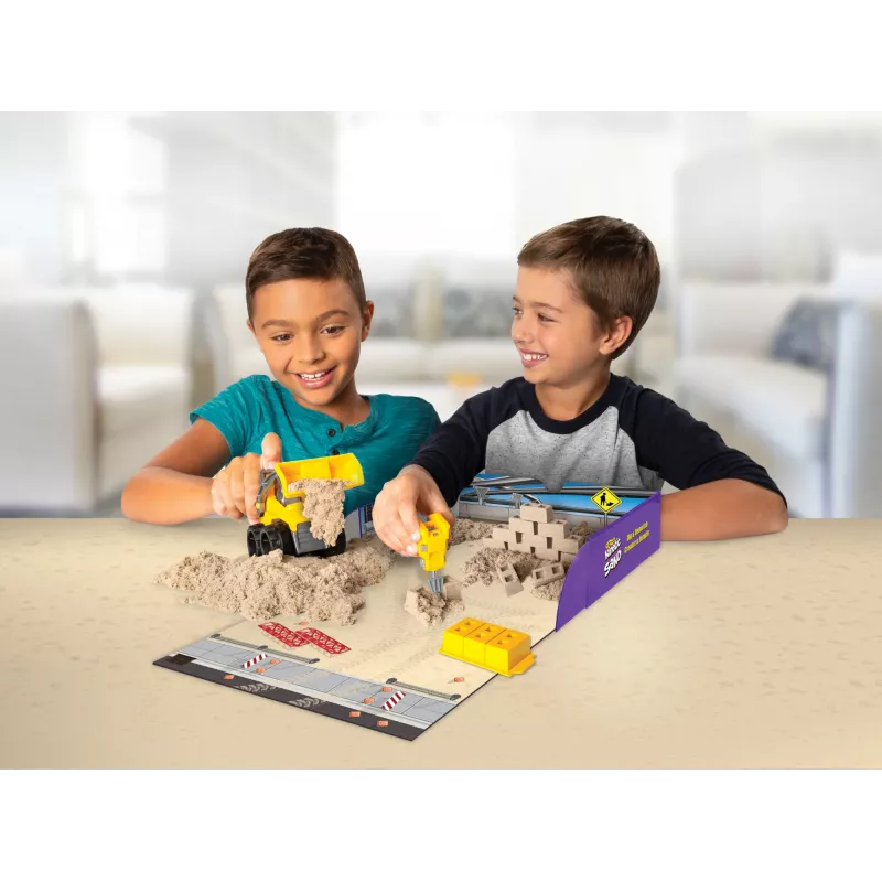Kinetic Sand Dig N' Demolish komplekts ar 1lb rotaļu smiltīm un rotaļu kravas auto, sensorās rotaļlietas bērniem no 5 gadu vecuma