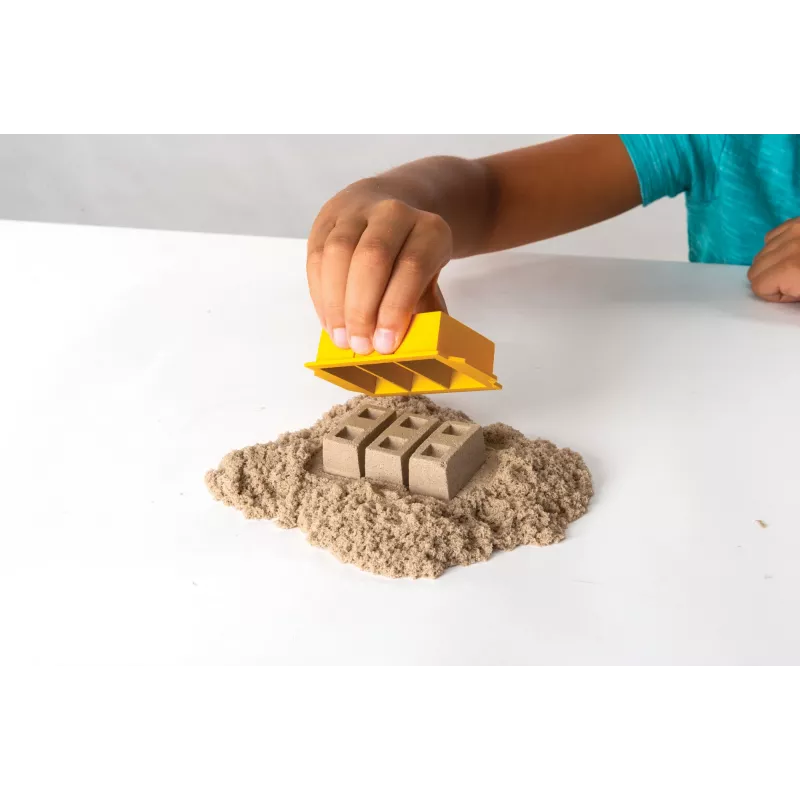 Kinetic Sand Dig N' Demolish komplekts ar 1lb rotaļu smiltīm un rotaļu kravas auto, sensorās rotaļlietas bērniem no 5 gadu vecuma