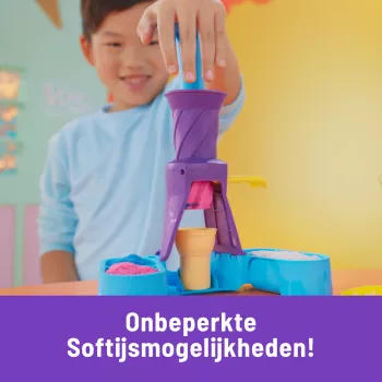 Kinetic Sand Soft Serve Station – 14oz veidojamās smiltis (3 krāsas), 2 saldējuma konusi un 2 rīki