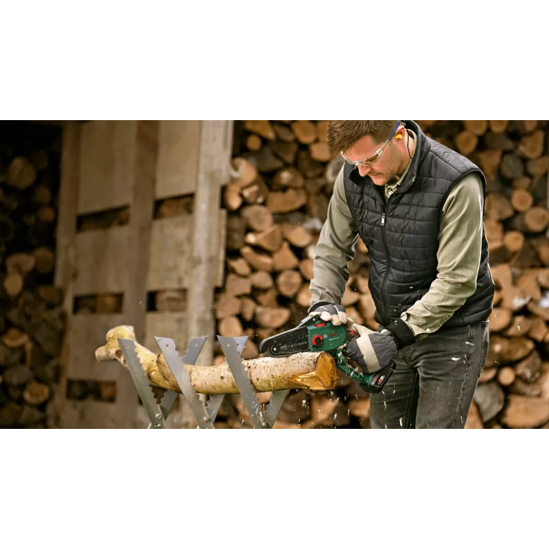 Bosch EasyChain 18V-15-7 akumulatora ķēdes zāģis, melnā un zaļā krāsā