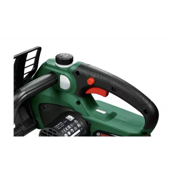 Bezvada motorzāģis Bosch UniversalChain 18 — 13.5 cm ķēde, 20 cm riepa, 2.5 Ah akumulators, 3 kg