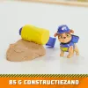 Rotaļu figūru komplekts Usorteret Rubble un Mix ar 85 g Kinetic Build‑It smiltīm un 2 rokas būvēšanas rīkiem — 3+ gadiem