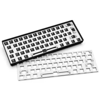 Mehāniskā kompaktā 60% tastatūra Sharkoon SKILLER SGK50 S4 — vadu USB, QWERTY vācu izkārtojums, RGB fona apgaismojums, 1,5 m kabelis, melna