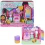 Gabby's Dollhouse Sweet Dreams Bedroom ar Pillow Cat figūru, 3 aksesuāriem, 3 mēbelēm un 2 piegādēm, rotaļlieta bērniem no 3 gadu vecuma