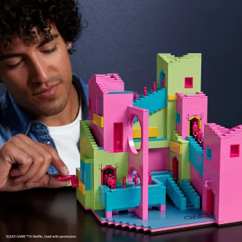 Mattel MEGA Squid Game Kāpņu Būvkomplekts ar Figūriņu (1707 detaļas) kolekcionāriem