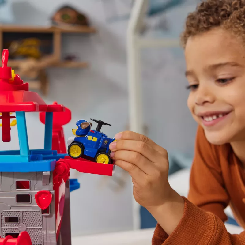 PAW Patrol : Air Rescue, Pup Squad Adventure Bay Lidostas rotaļu komplekts ar Chase automašīnu un transportlīdzekļa palaidēju, bērnu rotaļlietas zēniem un meitenēm no 3 gadiem