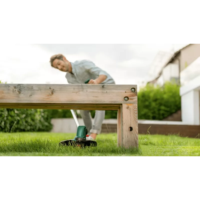 Bosch UniversalGrassCut 18V-26 26 cm akumulatora trimmeris, melns, zaļš