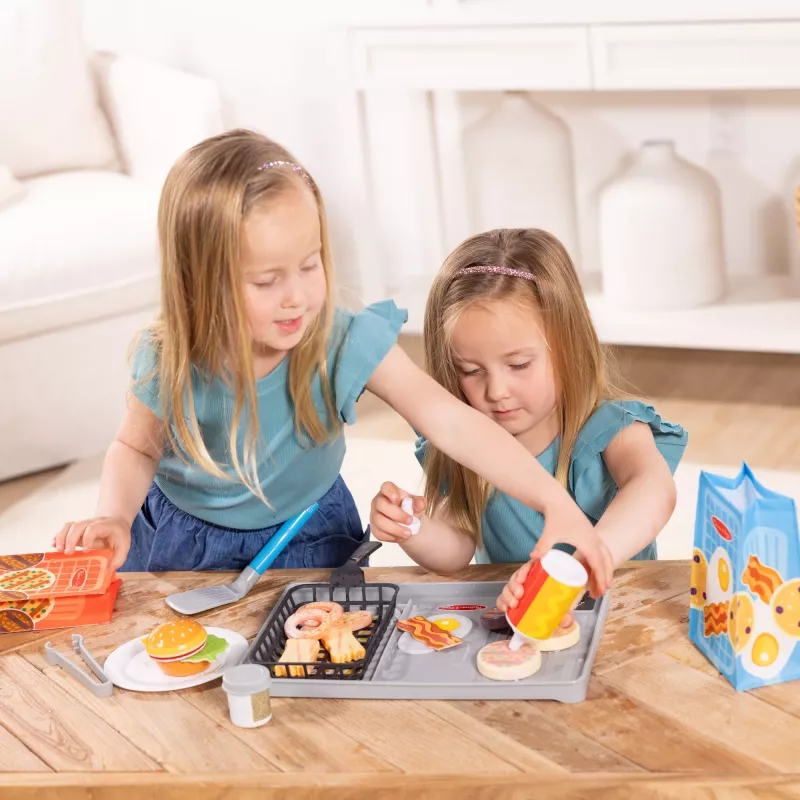 Melissa & Doug Flip & Fry Grill Play Set ar Water WOW krāsu mainošu rotaļu ēdienu, pirmsskolas rotaļlieta, vecumam no 3 gadiem