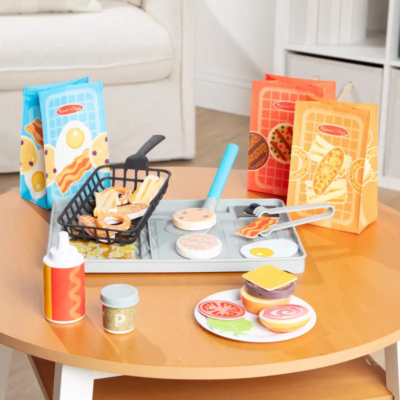 Melissa & Doug Flip & Fry Grill Play Set ar Water WOW krāsu mainošu rotaļu ēdienu, pirmsskolas rotaļlieta, vecumam no 3 gadiem