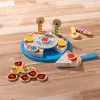 Melissa & Doug Birthday Party Cake - Koka spēļu ēdiens ar maināmiem rotājumiem un 7 svecēm