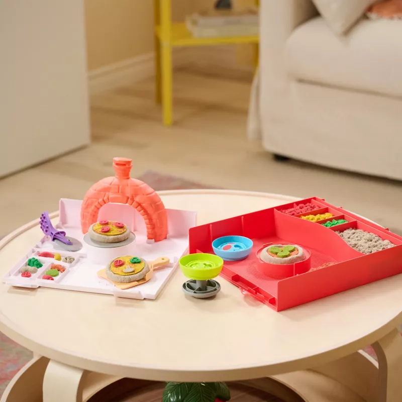 Kinetic Sand SquishPizza cepeškrāsns rotaļu komplekts, 1lb smiltis un 5 instrumenti