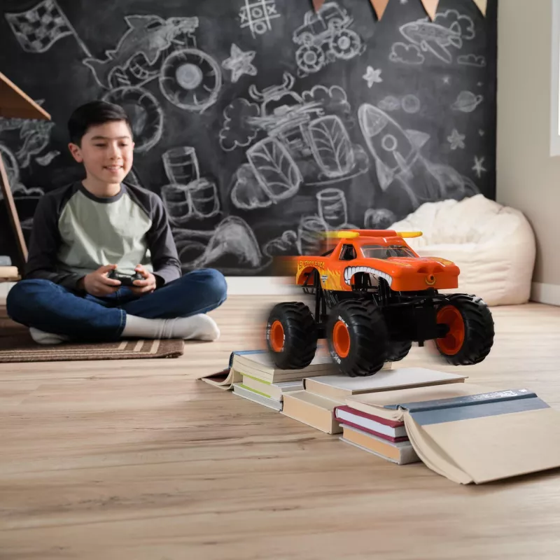 Monster Jam El Toro Loco RC Monster Truck ar dūmu efektu, 1:15 mērogs