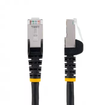 StarTech.com 1m CAT6a Ethernet kabelis - Melns - ar zemu dūmu un nulles halogēna (LSZH) - 10GbE 500MHz 100W PoE++ ar aizsargvāciņiem RJ-45 un sprieguma mazinātājiem S/FTP tīkla savienojuma kabelis