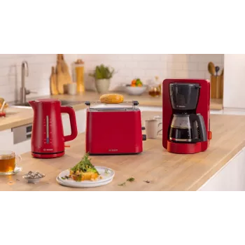 Pilienu kafijas automāts Bosch TKA3M134 — 1.4 L ūdens tvertne, 15 tasīšu ietilpība, sarkans