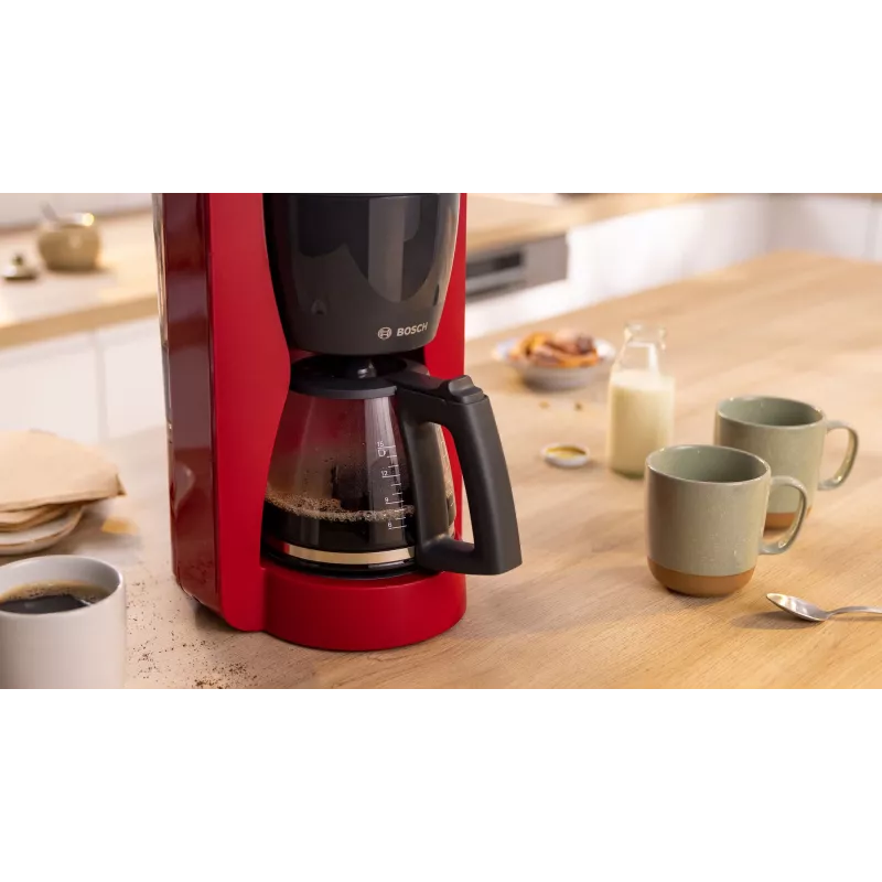 Pilienu kafijas automāts Bosch TKA3M134 — 1.4 L ūdens tvertne, 15 tasīšu ietilpība, sarkans