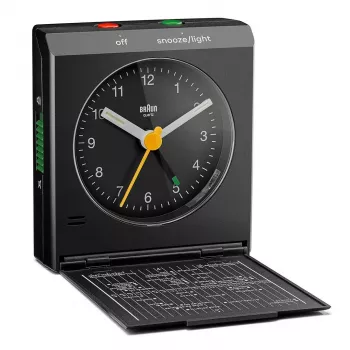 Modinātājpulkstenis BRAUN BC 05 B Quartz Foldable Black — kompakts ceļojumu modinātājs ar kvarca mehānismu