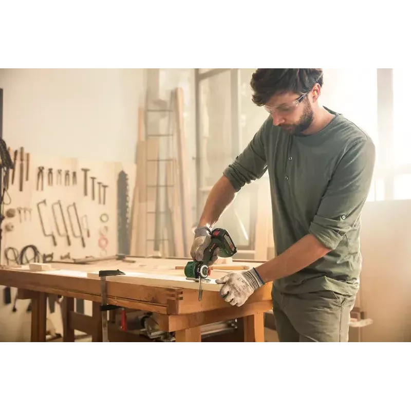 Bosch AdvancedCut 18 bezvadu zāģis 7000 RPM, 2.5 Ah, 700 g