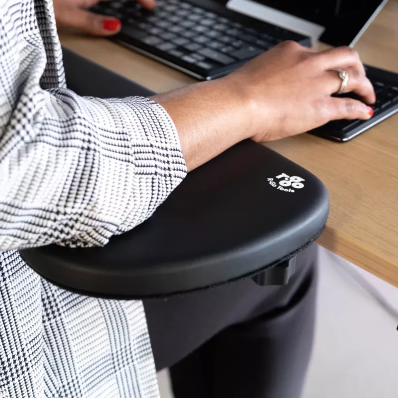 R-Go Tools R-Go roku balsts, ergonomisks, simetrisks, ar vēdera izgriezumu, mīkstās putas, melns