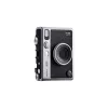Fujifilm Instax Mini Evo momentkamera ar drukāšanu — 1/5 collu CMOS 2560×1920, 3 collu TFT, aizvars 1/8000–0.25 s, iebūvēts zibspuldze, 285 g, sudrabs/melns