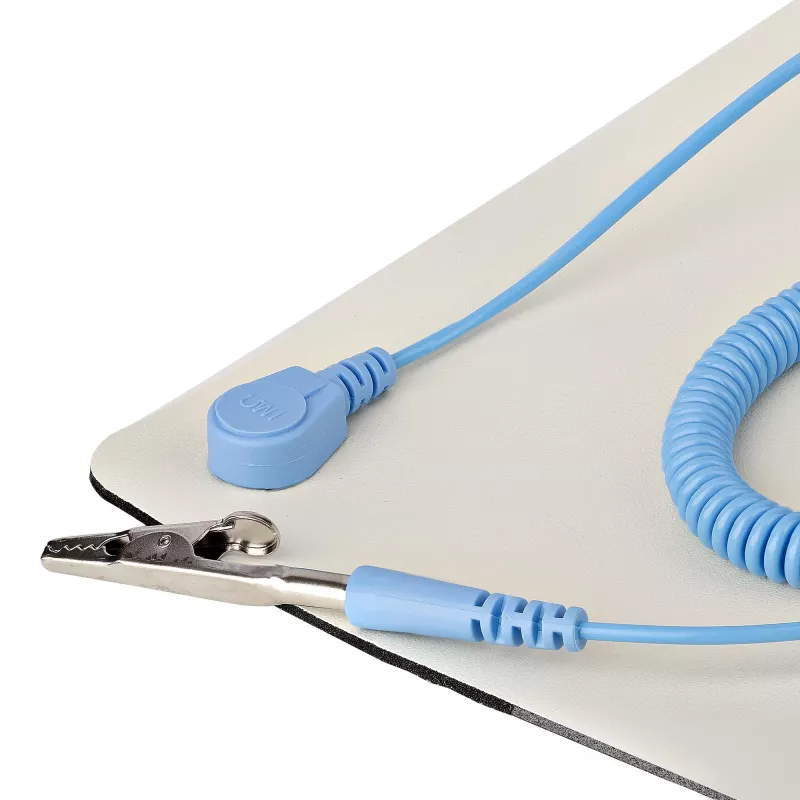 StarTech.com Pretslīdes ESD Paklājs Elektronikas Remontam, Antistatisks Galda Paklājs ar Noņemamu Zemējuma Vadu, ANSI/ESD S 4.1, Elastīgs Termoplastisks Darba Paklājs, 11x18 collas (30x46 cm)