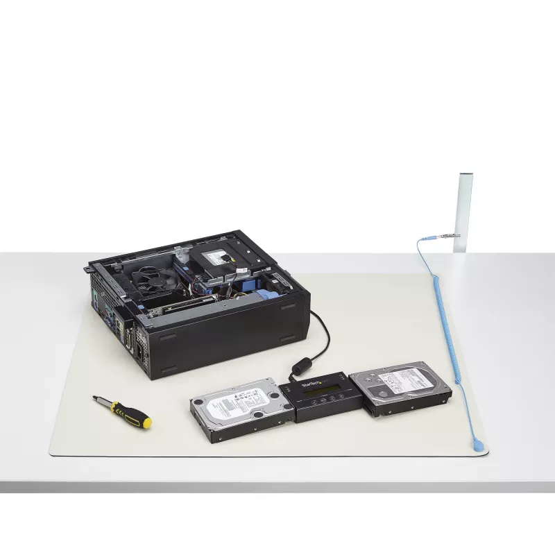 StarTech.com Pretslīdes ESD Paklājs Elektronikas Remontam, Antistatisks Galda Paklājs ar Noņemamu Zemējuma Vadu, ANSI/ESD S 4.1, Elastīgs Termoplastisks Darba Paklājs, 11x18 collas (30x46 cm)