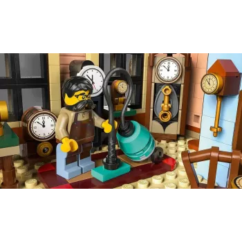 LEGO Icons būvkomplekts 10350 Tudor Corner House — 3266 gabali, 8 minifigūras, vecums 18+, 260×250×310 mm