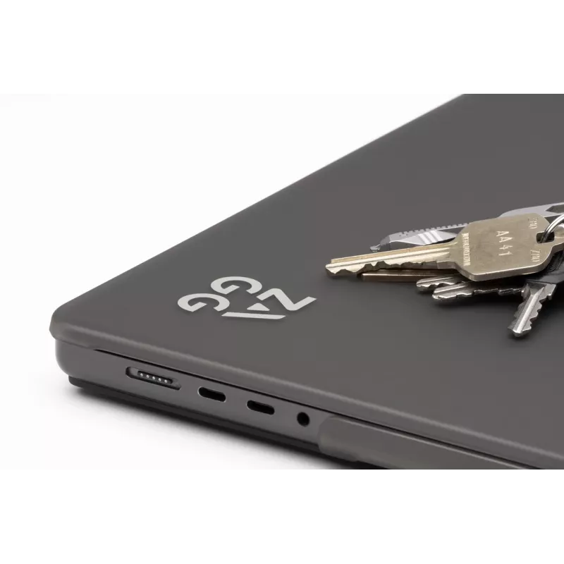 Cietais vāciņš Zagg MacBook Pro 14 M3/M2/M1 — Smoke apdare, aizsargājošs snap-on apvalks