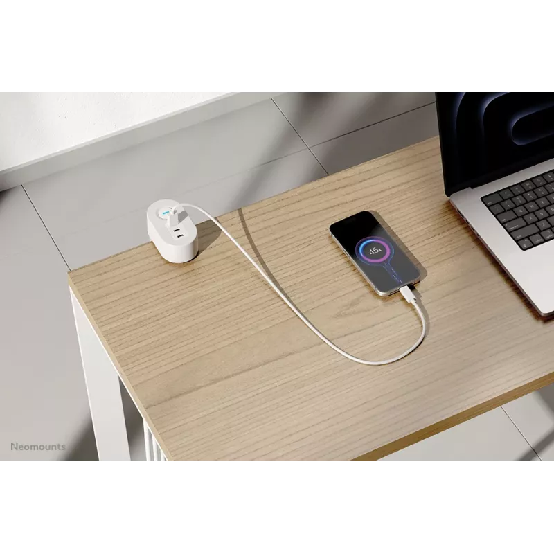 Neomounts DS22-840WH6 galda kontaktligzda ar skavu un USB-C / USB-A portiem – ātra uzlāde