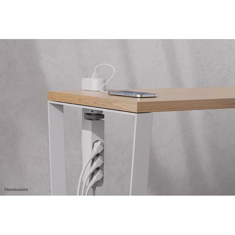 Neomounts DS22-840WH6 galda kontaktligzda ar skavu un USB-C / USB-A portiem – ātra uzlāde