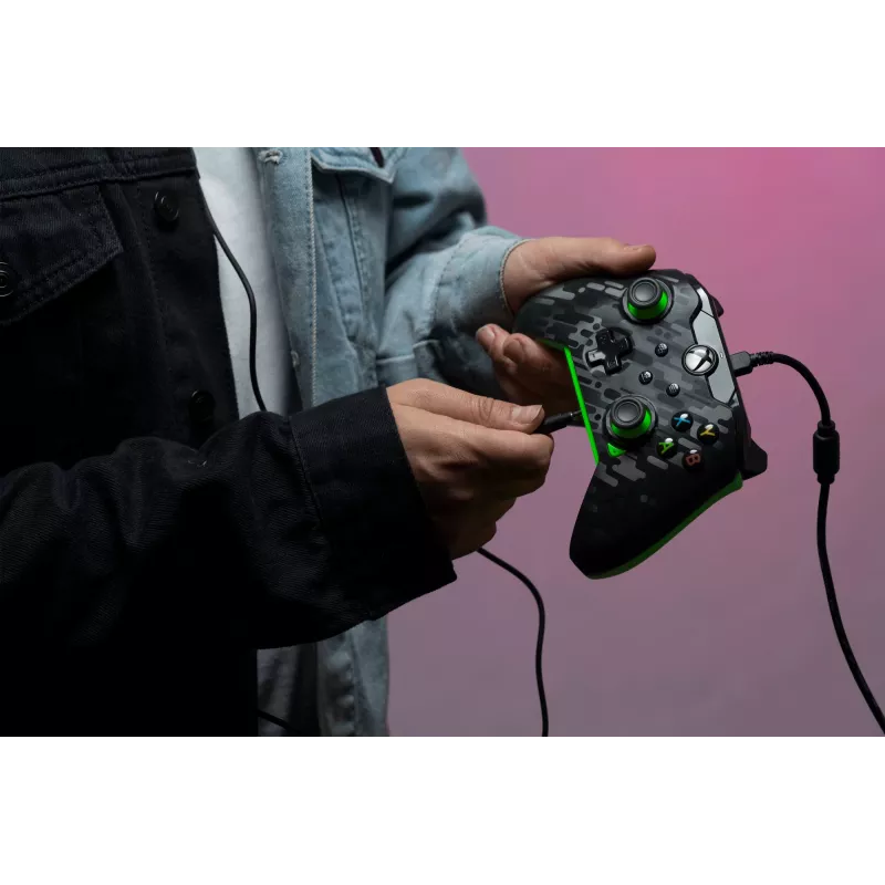 PDP vadu kontrolieris Neon Carbon Xbox un Windows 10/11