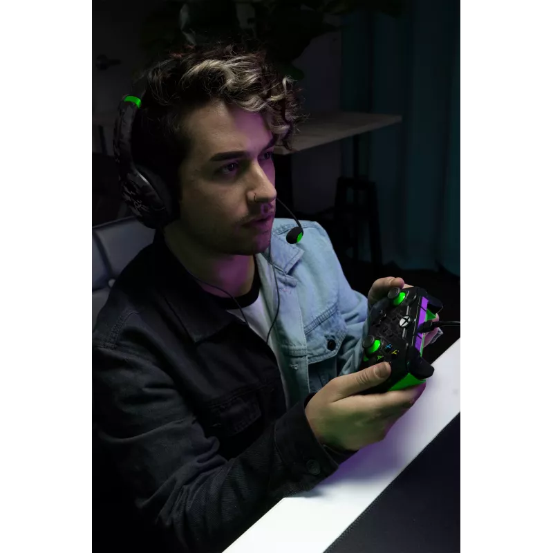 PDP vadu kontrolieris Neon Carbon Xbox un Windows 10/11