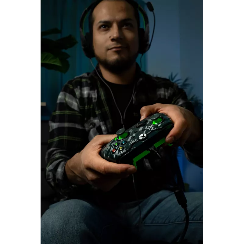 PDP vadu kontrolieris Neon Carbon Xbox un Windows 10/11