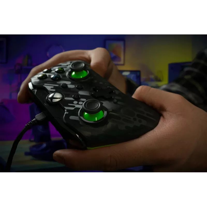 PDP vadu kontrolieris Neon Carbon Xbox un Windows 10/11