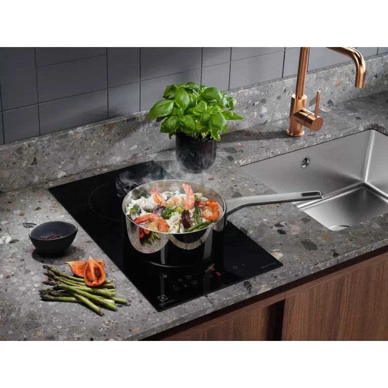 Electrolux Serie 300 LIT30231C Melna iebūvējama 29 cm zonas indukcijas plīts 2 zonas